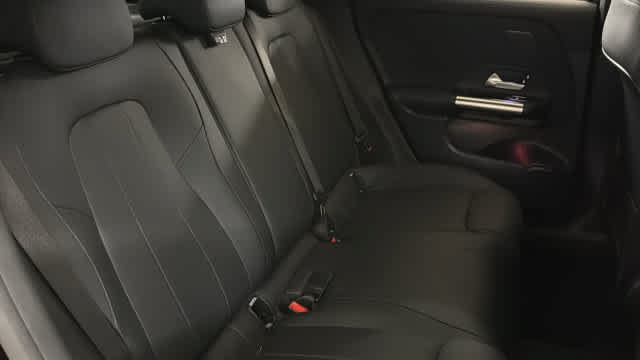 Used 2025 Mercedes-Benz GLA 250 4MATIC image 32