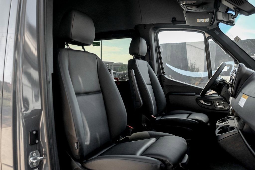 Used 2025 Mercedes-Benz Sprinter 2500 image 24