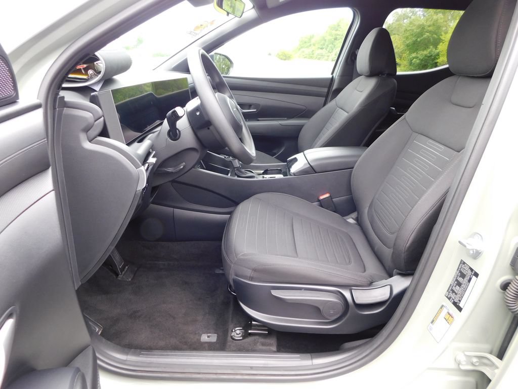 Used 2025 Hyundai Santa Cruz SE FWD image 14
