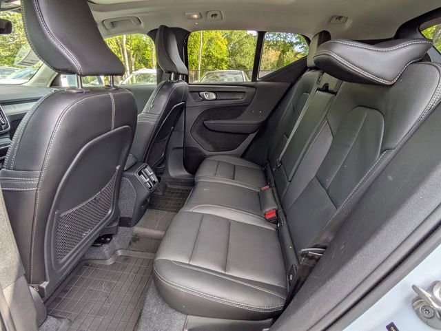 Used 2024 Volvo XC40 B5 Plus image 14