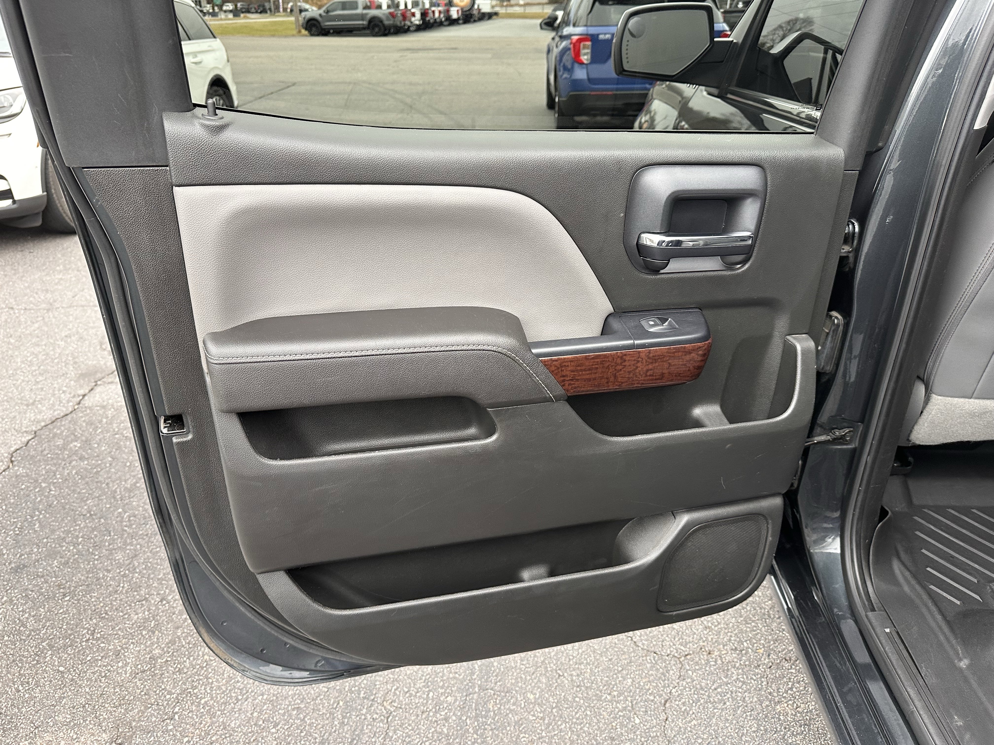 Used 2017 GMC Sierra 1500 SLT w/ SLT Premium Package image 11