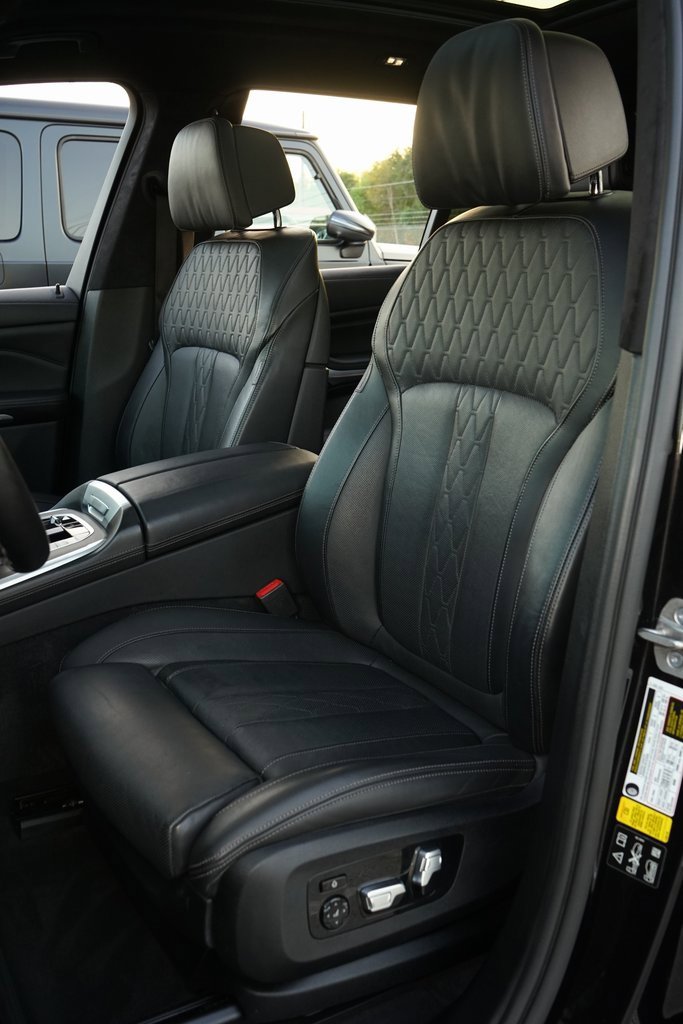 Used 2021 BMW X7 M50i image 9