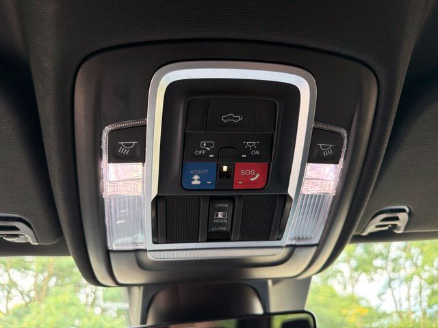 Used 2023 RAM 1500 Laramie AWD/4WD image 16