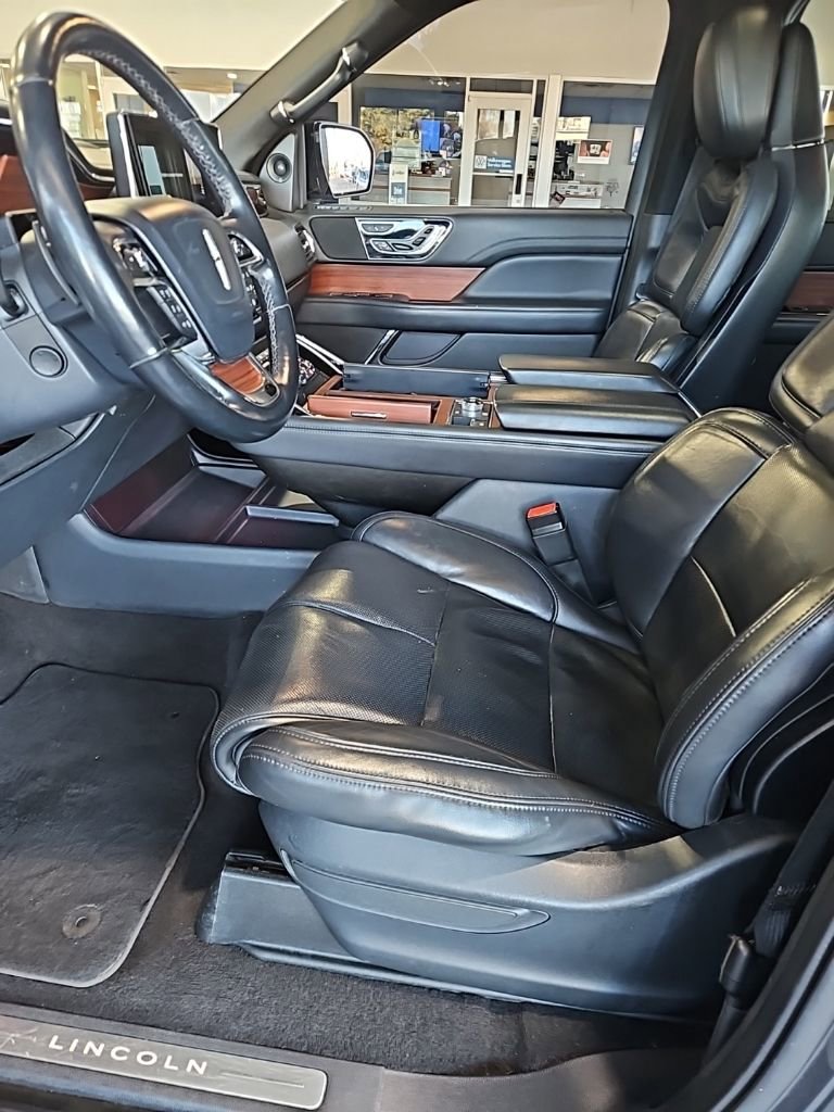 Used 2023 Lincoln Navigator Reserve AWD/4WD image 31