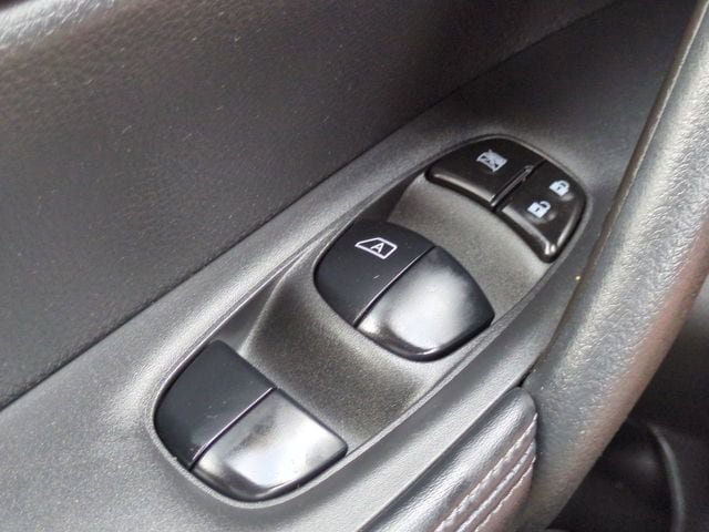 Used 2019 Nissan Rogue SV w/ Premium Package FWD image 24