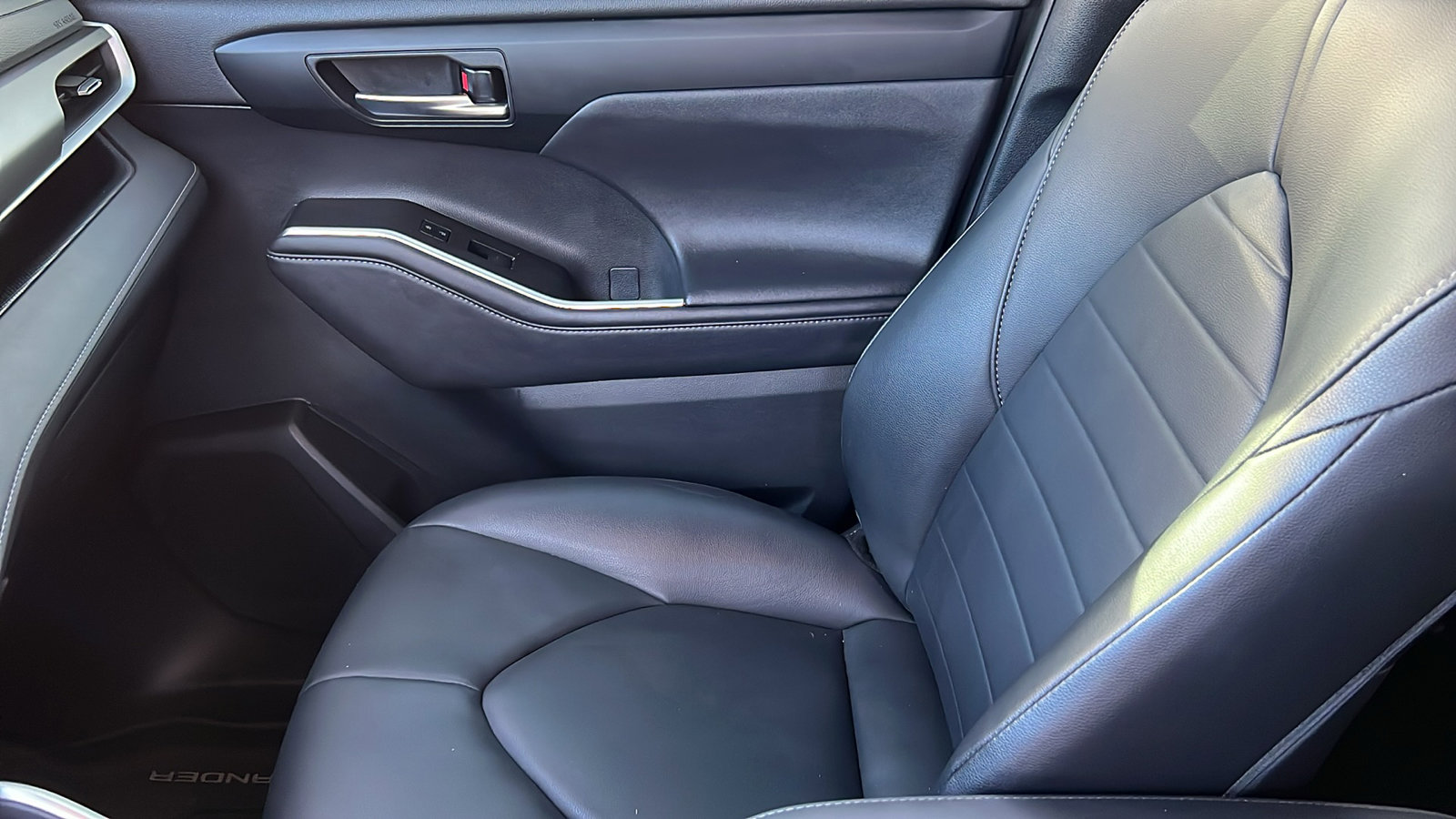 Used 2020 Toyota Highlander XLE image 20