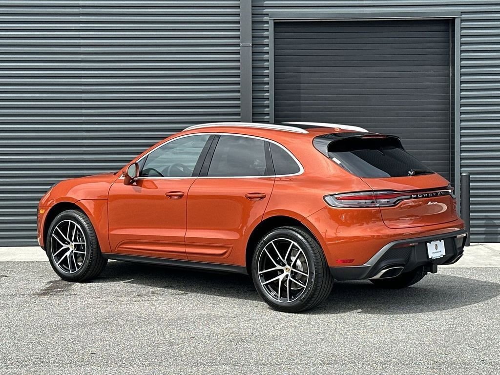 Certified 2025 Porsche Macan image 3