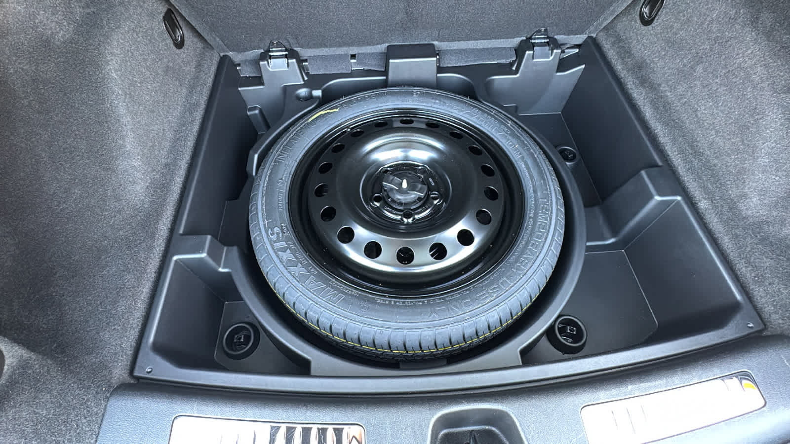 Certified 2025 Cadillac XT4 Premium Luxury AWD/4WD image 31