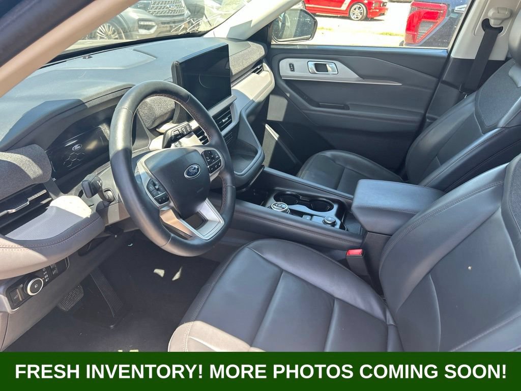 Used 2025 Ford Explorer Active w/ Active Comfort Package RWD image 8
