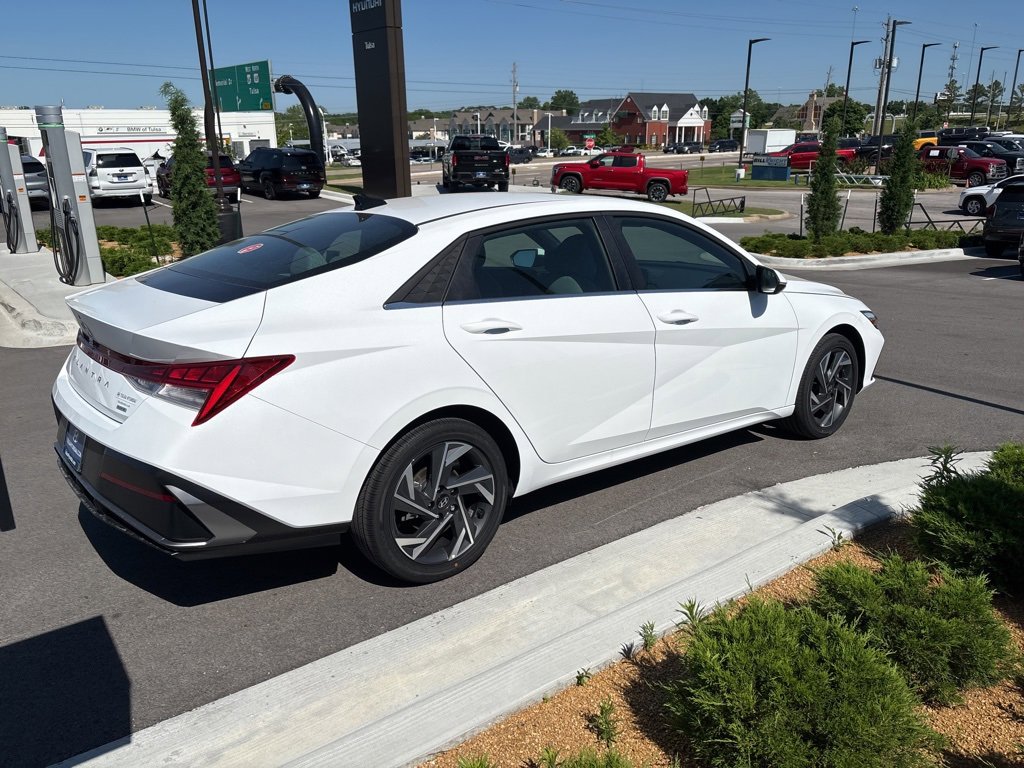 New 2025 Hyundai Elantra Limited image 6