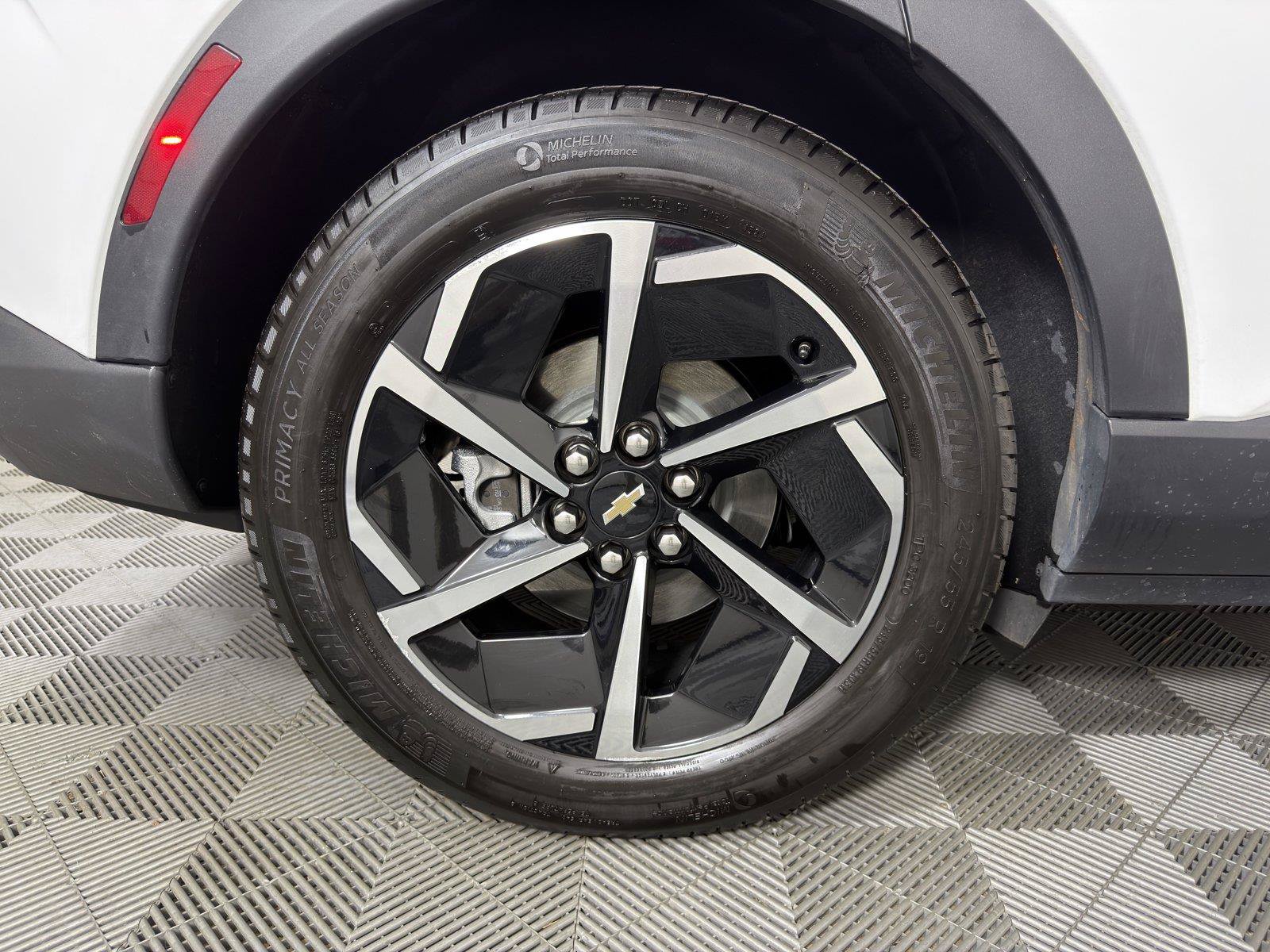 Certified 2025 Chevrolet Equinox EV LT FWD image 15
