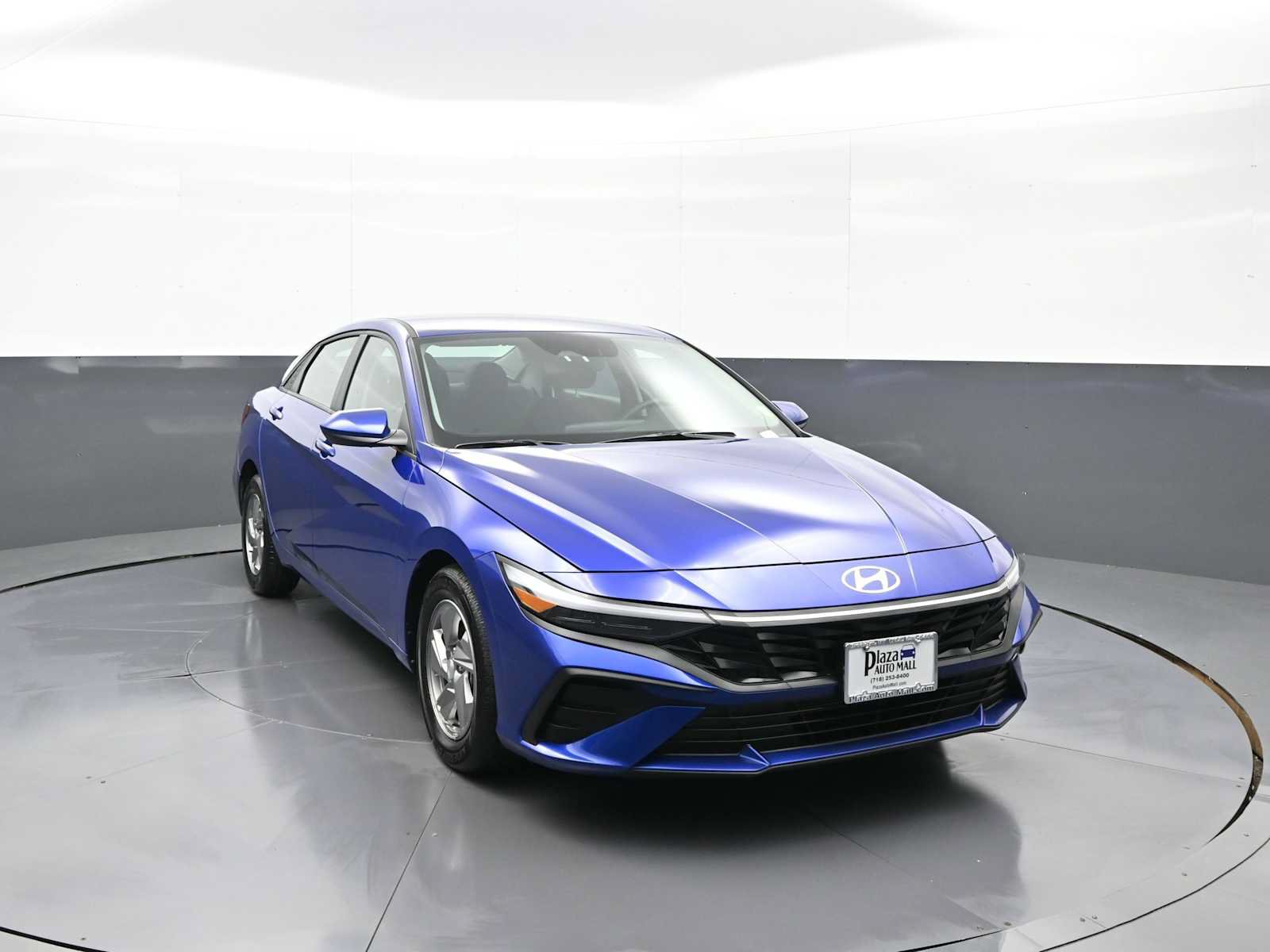 Certified 2025 Hyundai Elantra SE w/ Cargo Package FWD image 2