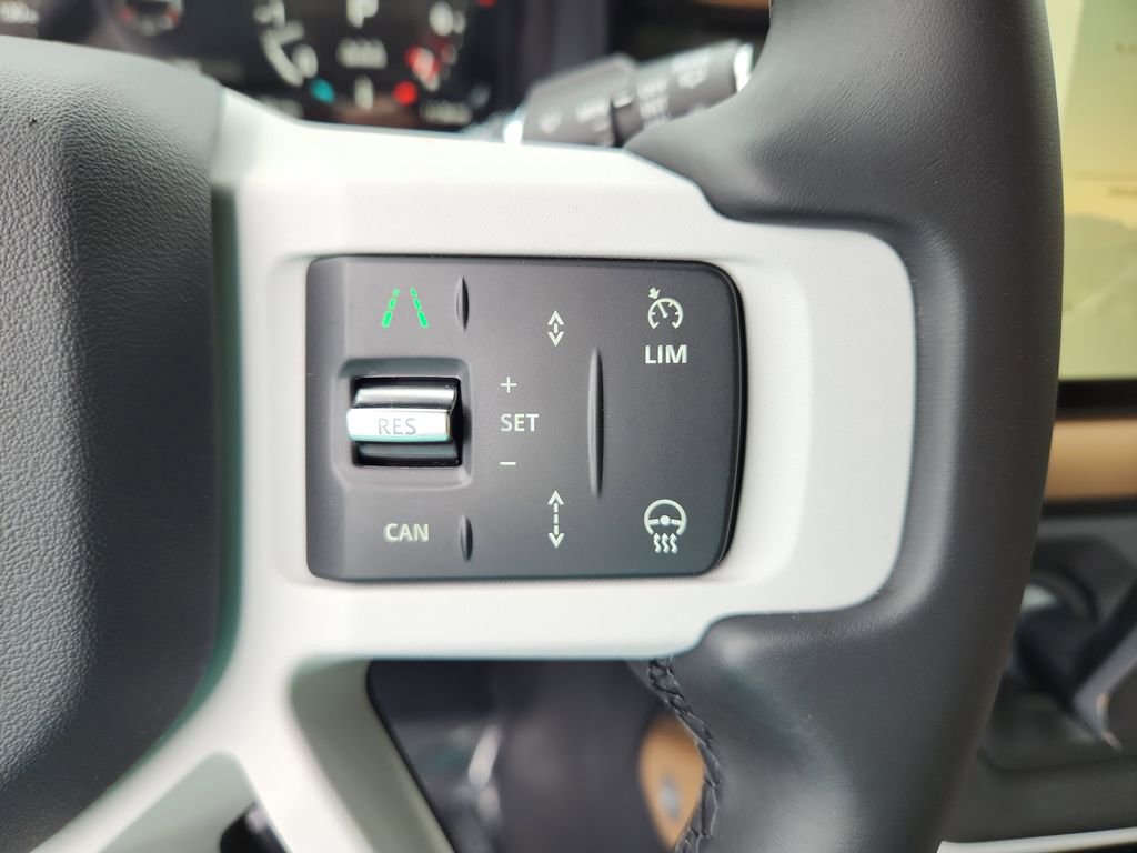 Certified 2025 Land Rover Defender 90 X-Dynamic SE image 18