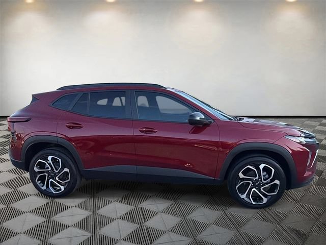 Used 2025 Chevrolet Trax RS w/ Driver Confidence Package FWD image 4