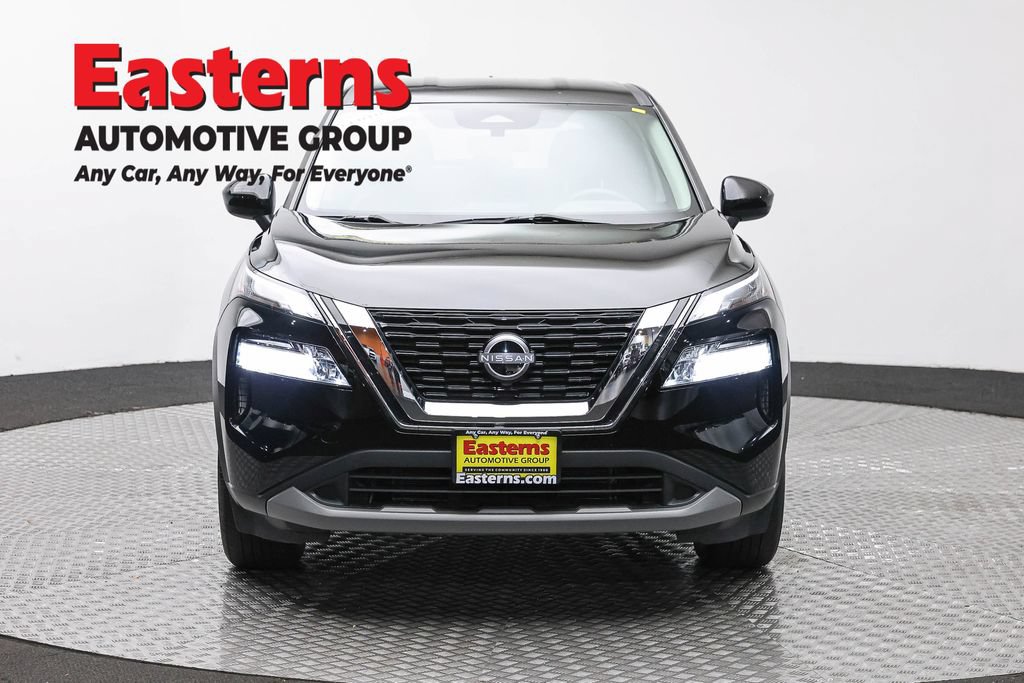Used 2023 Nissan Rogue SV AWD/4WD image 2