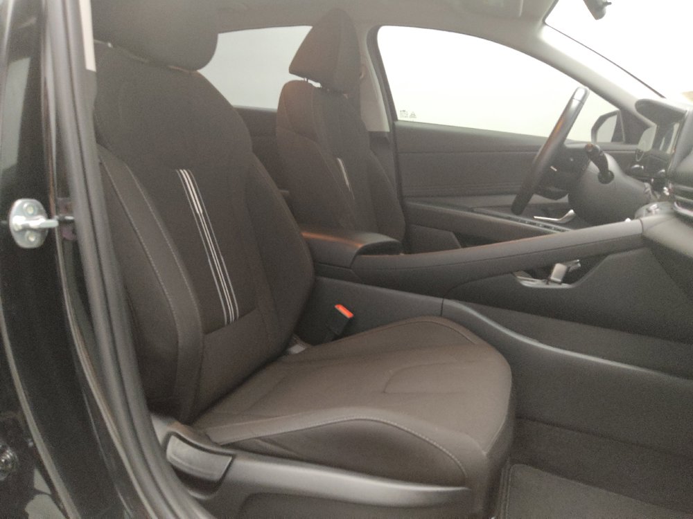 Used 2025 Hyundai Elantra SEL FWD image 21