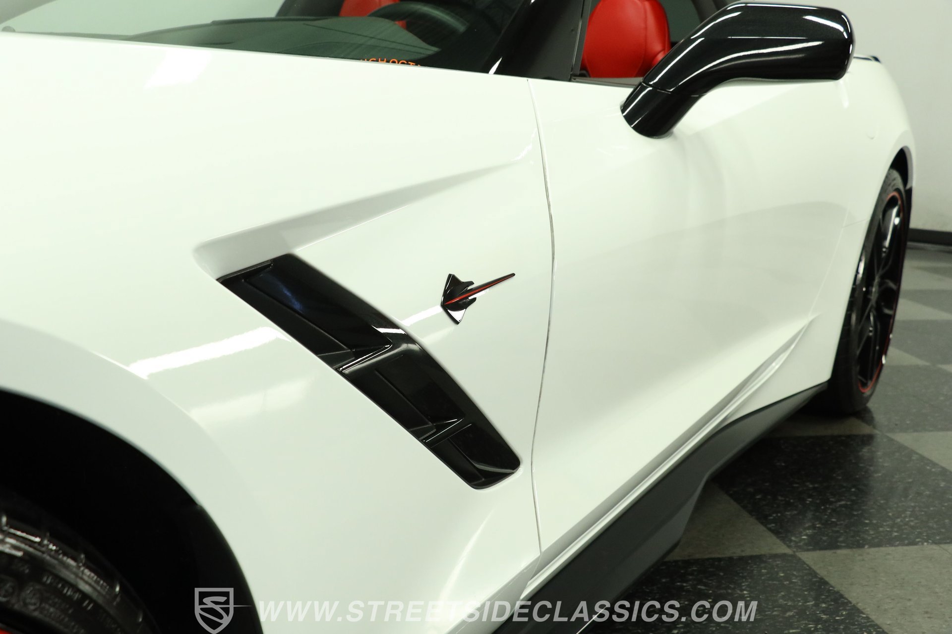 Used 2015 Chevrolet Corvette Stingray Coupe w/ Pacific Design Package RWD image 22
