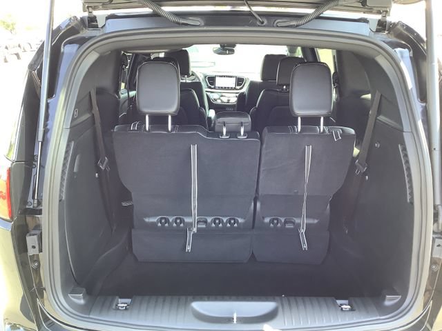 Used 2025 Chrysler Voyager LX FWD image 29