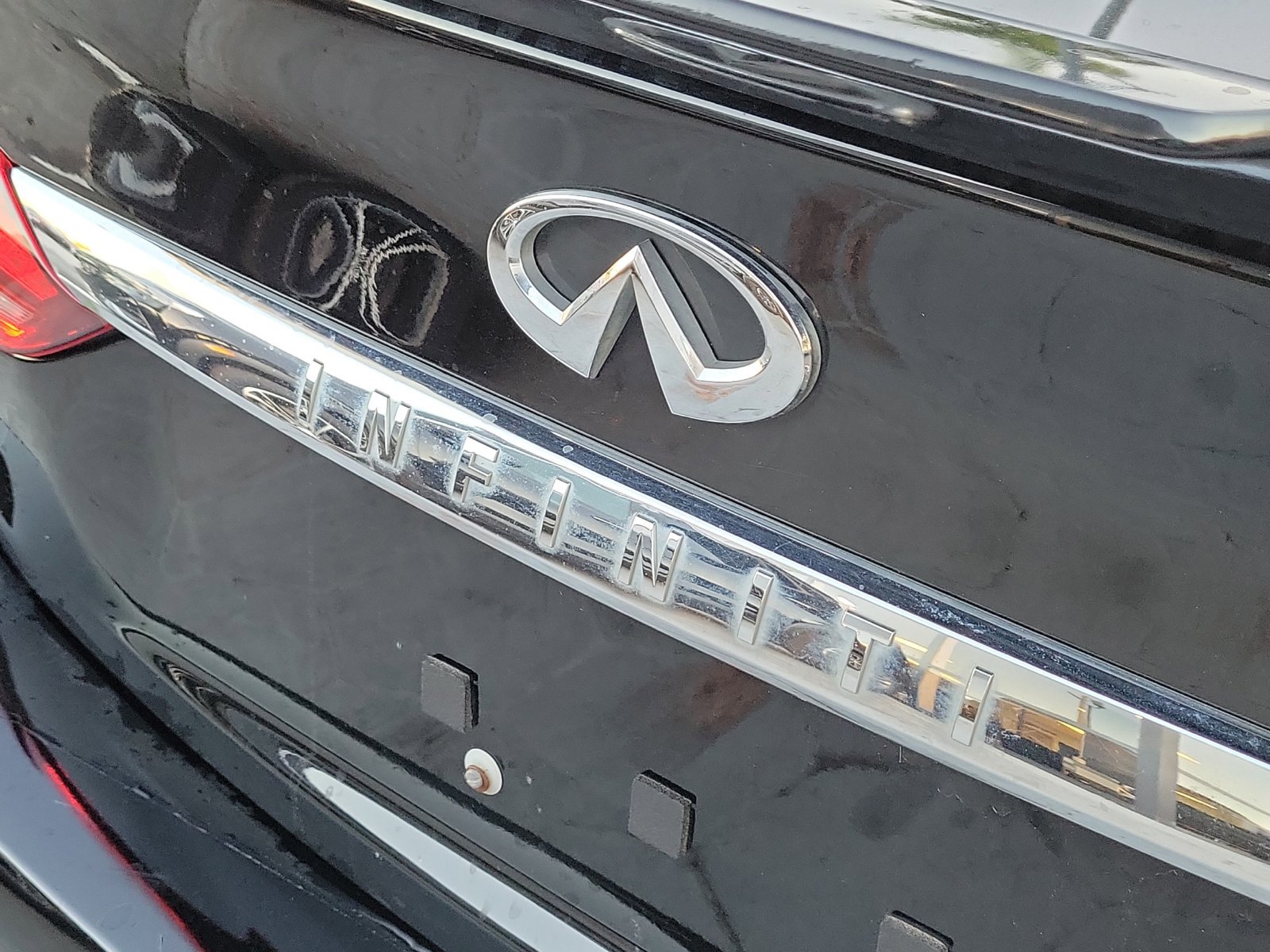 Used 2018 INFINITI Q50 Luxe w/ Essential Package (3.0T Luxe) RWD image 8