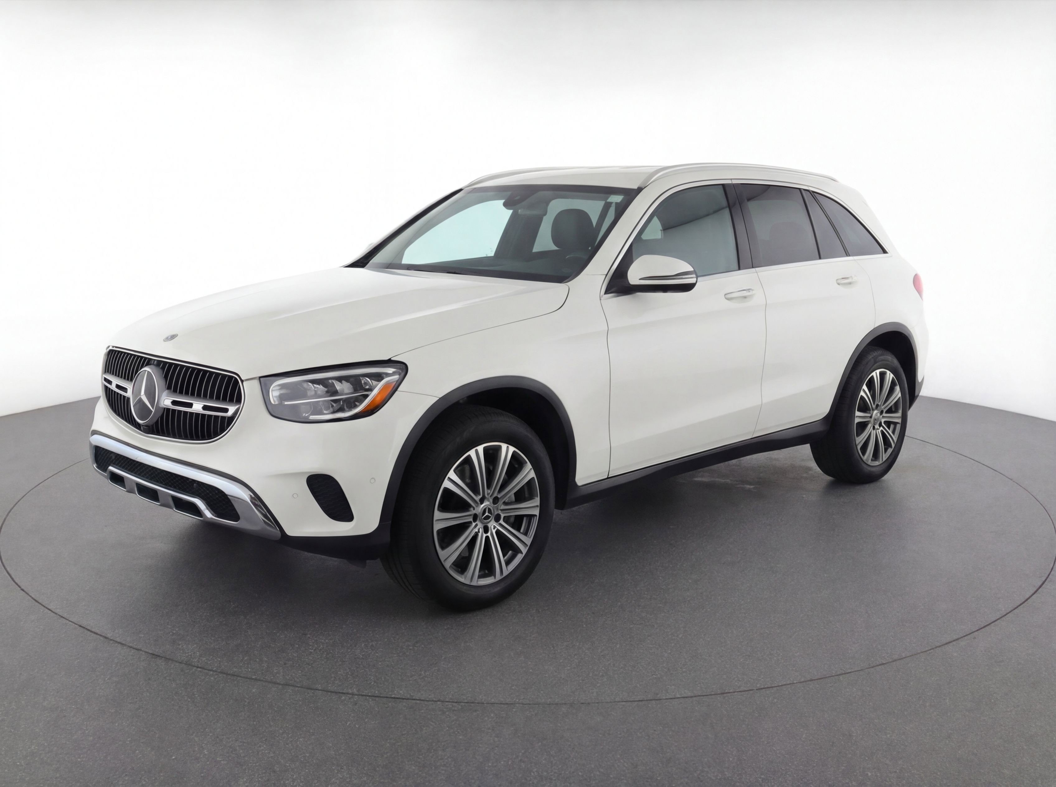 Used 2024 Mercedes-Benz GLC 300 image 3