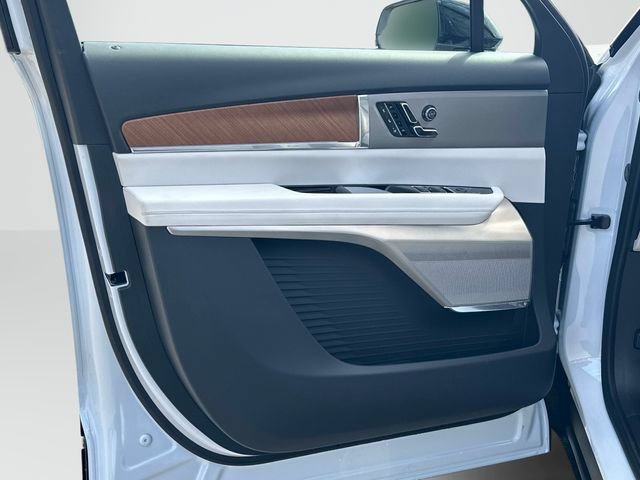 New 2027 Cadillac Vistiq Sport w/ LPO, Floor Liner Package AWD/4WD image 8
