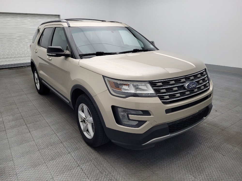 Used 2017 Ford Explorer XLT image 13