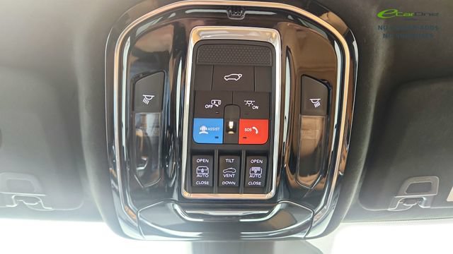 Used 2023 Jeep Grand Cherokee Summit AWD/4WD image 70