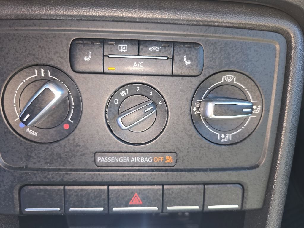 Used 2018 Volkswagen Beetle 2.0T FWD image 20