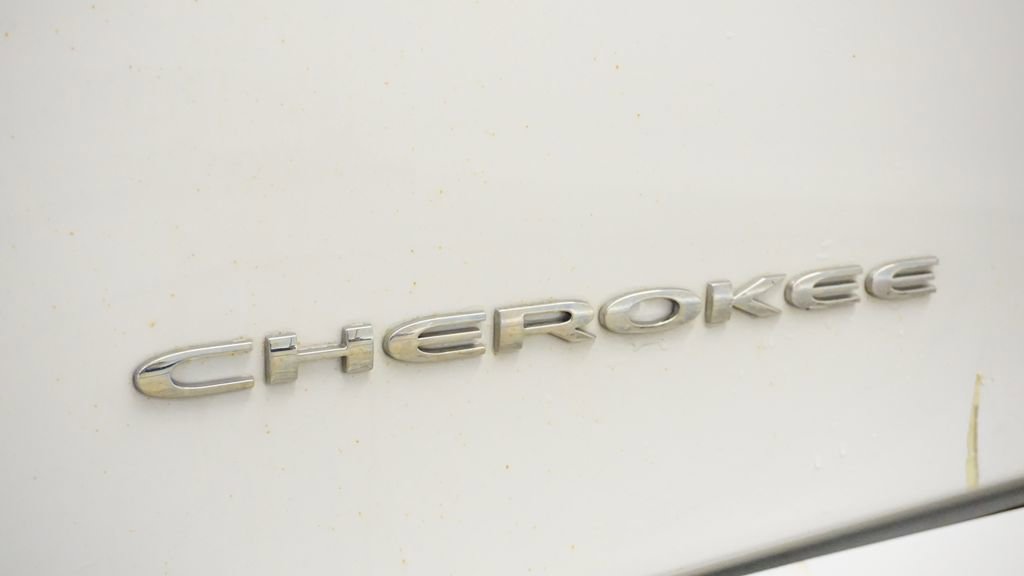 Used 2016 Jeep Cherokee Overland w/ Technology Group image 11