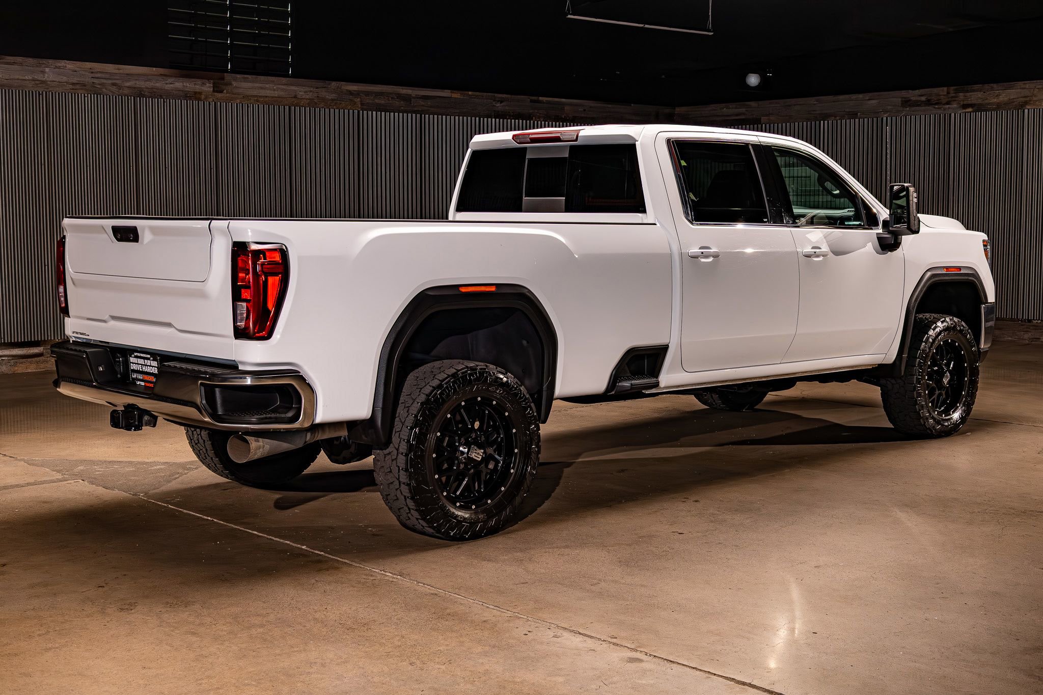 Used 2022 GMC Sierra 3500 SLE w/ SLE Convenience Package AWD/4WD image 9