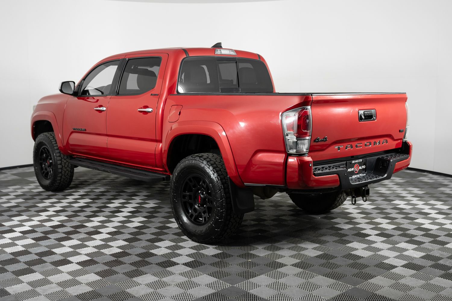 Used 2017 Toyota Tacoma Limited image 4