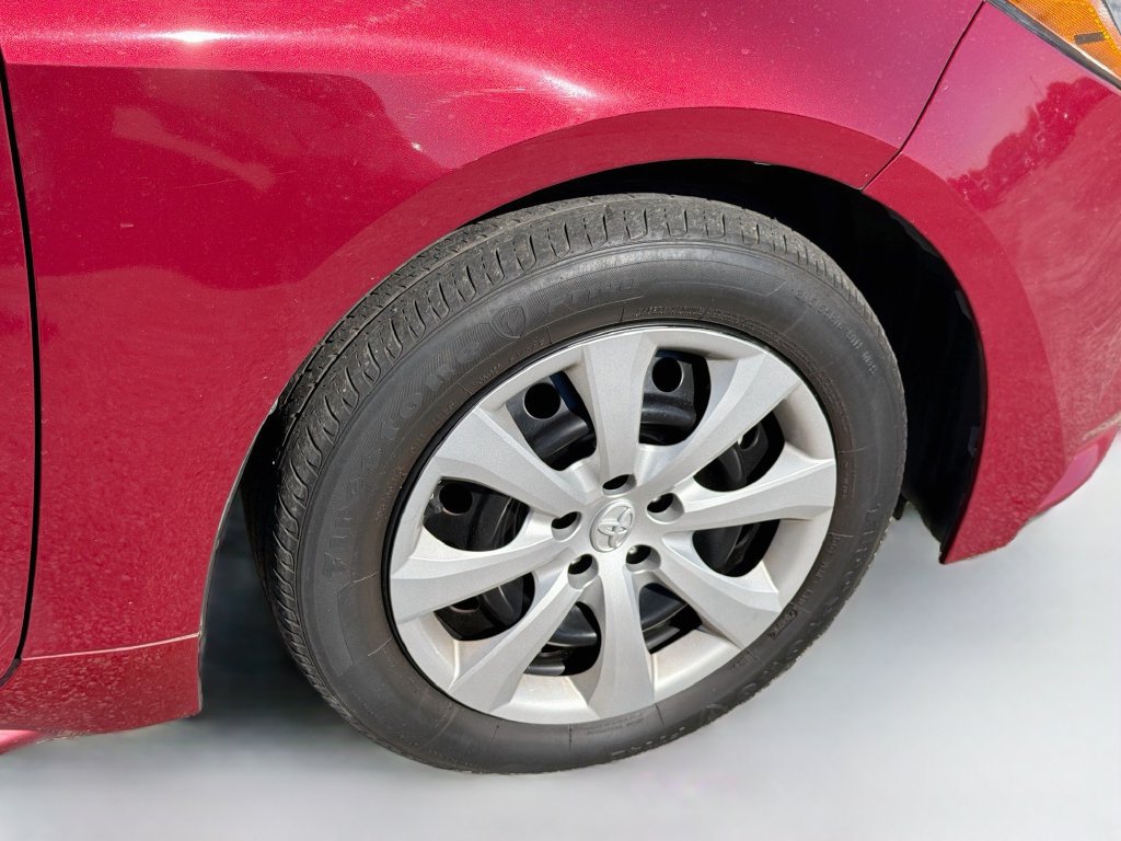 Used 2022 Toyota Corolla LE FWD image 11