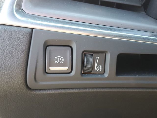 Certified 2025 Cadillac XT5 Luxury AWD/4WD image 13