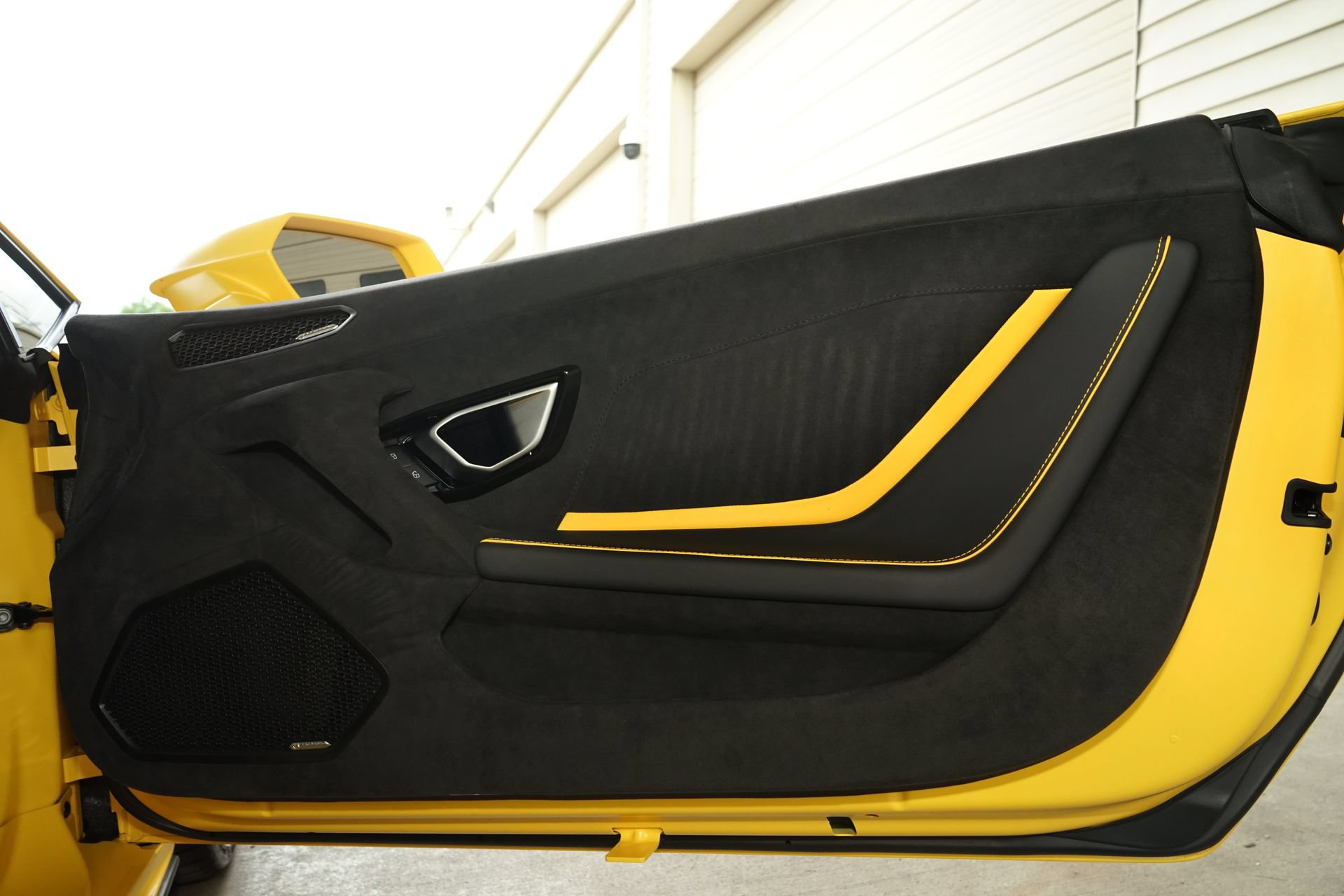 Used 2023 Lamborghini Huracan Tecnica RWD image 25