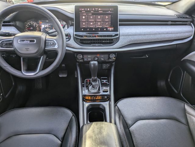 Used 2024 Jeep Compass Latitude image 10
