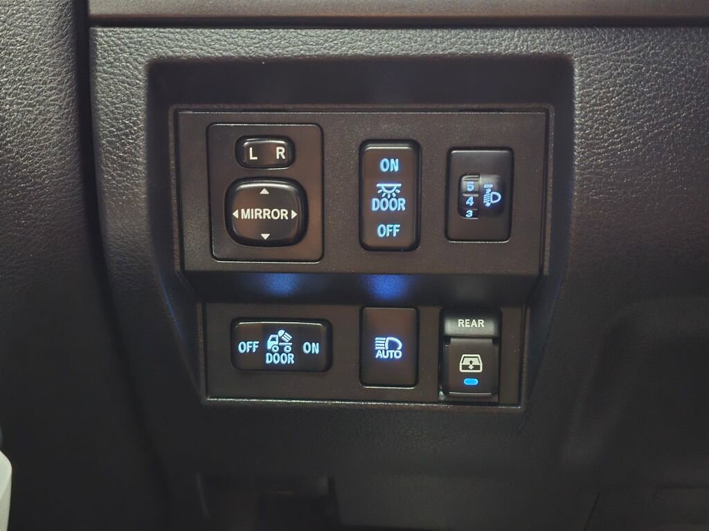 Used 2018 Toyota Tundra Limited image 28