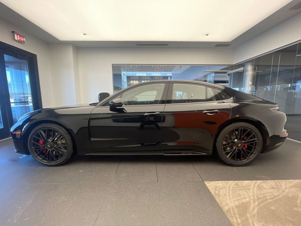 New 2026 Porsche Panamera GTS image 2