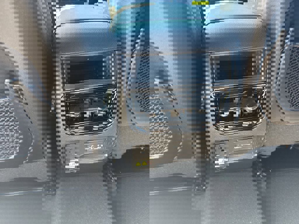 New 2026 Jeep Grand Cherokee Altitude image 23