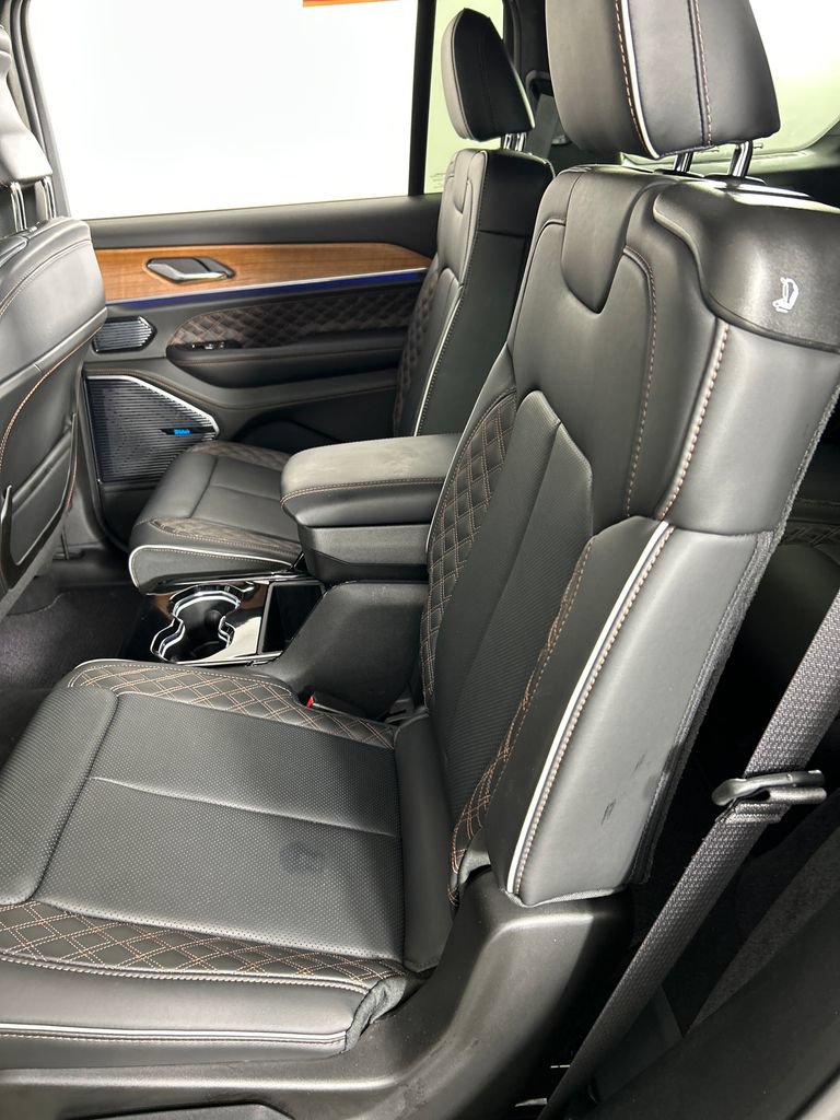 Used 2025 Jeep Grand Cherokee L Summit AWD/4WD image 17