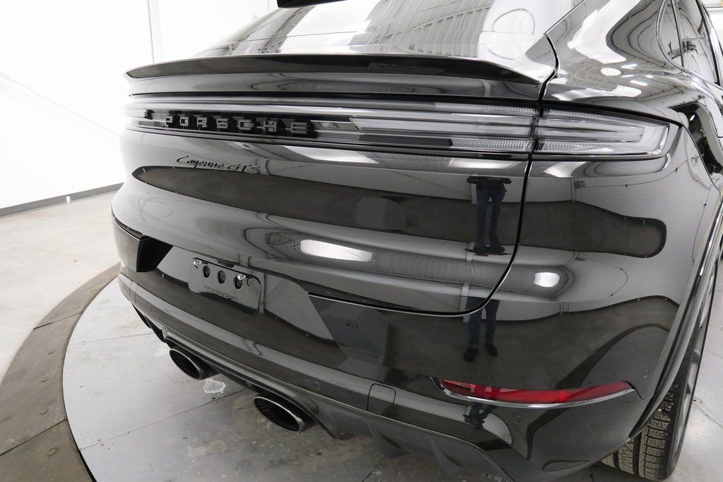 Used 2025 Porsche Cayenne GTS image 9