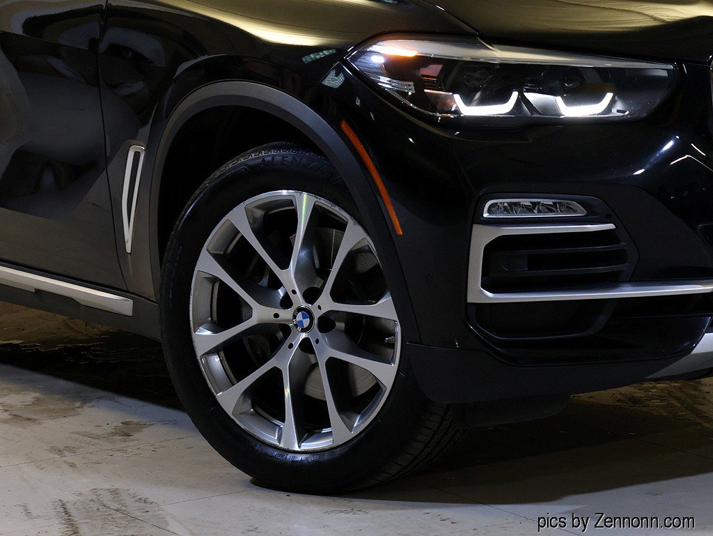 Used 2021 BMW X5 xDrive45e w/ Parking Assistance Package image 3