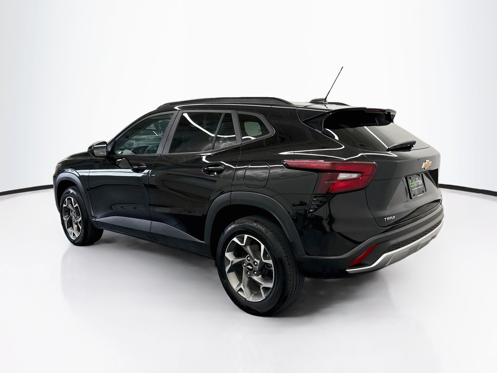 Used 2025 Chevrolet Trax LT FWD image 5