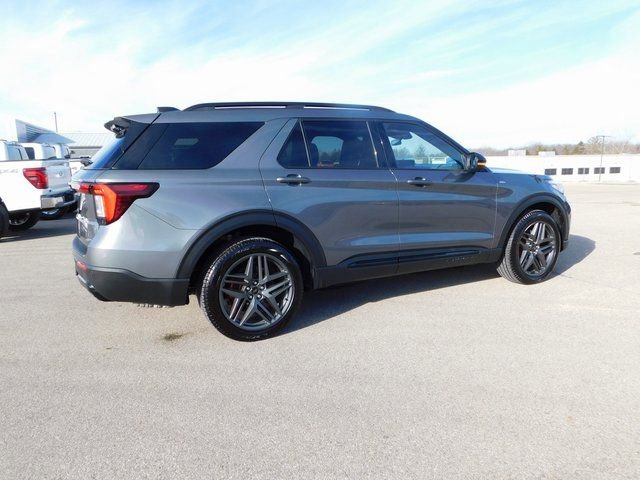 Used 2025 Ford Explorer ST-Line w/ ST-Line Street Pack image 3