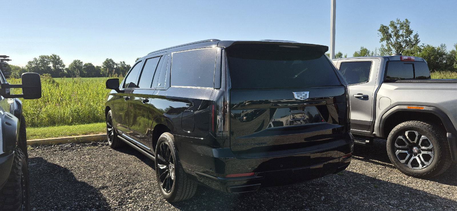 Used 2025 Cadillac Escalade ESV Sport Platinum w/ LPO, Floor Liner Package AWD/4WD image 4
