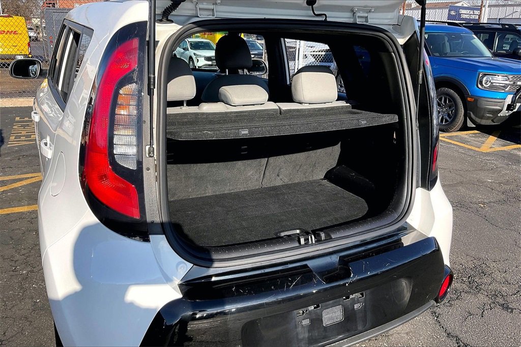 Used 2016 Kia Soul + image 19