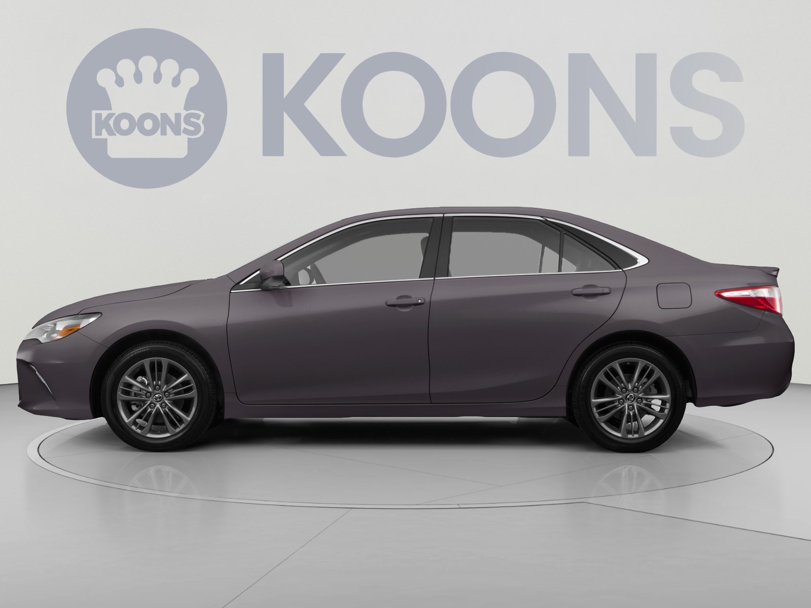 Used 2015 Toyota Camry SE FWD image 2