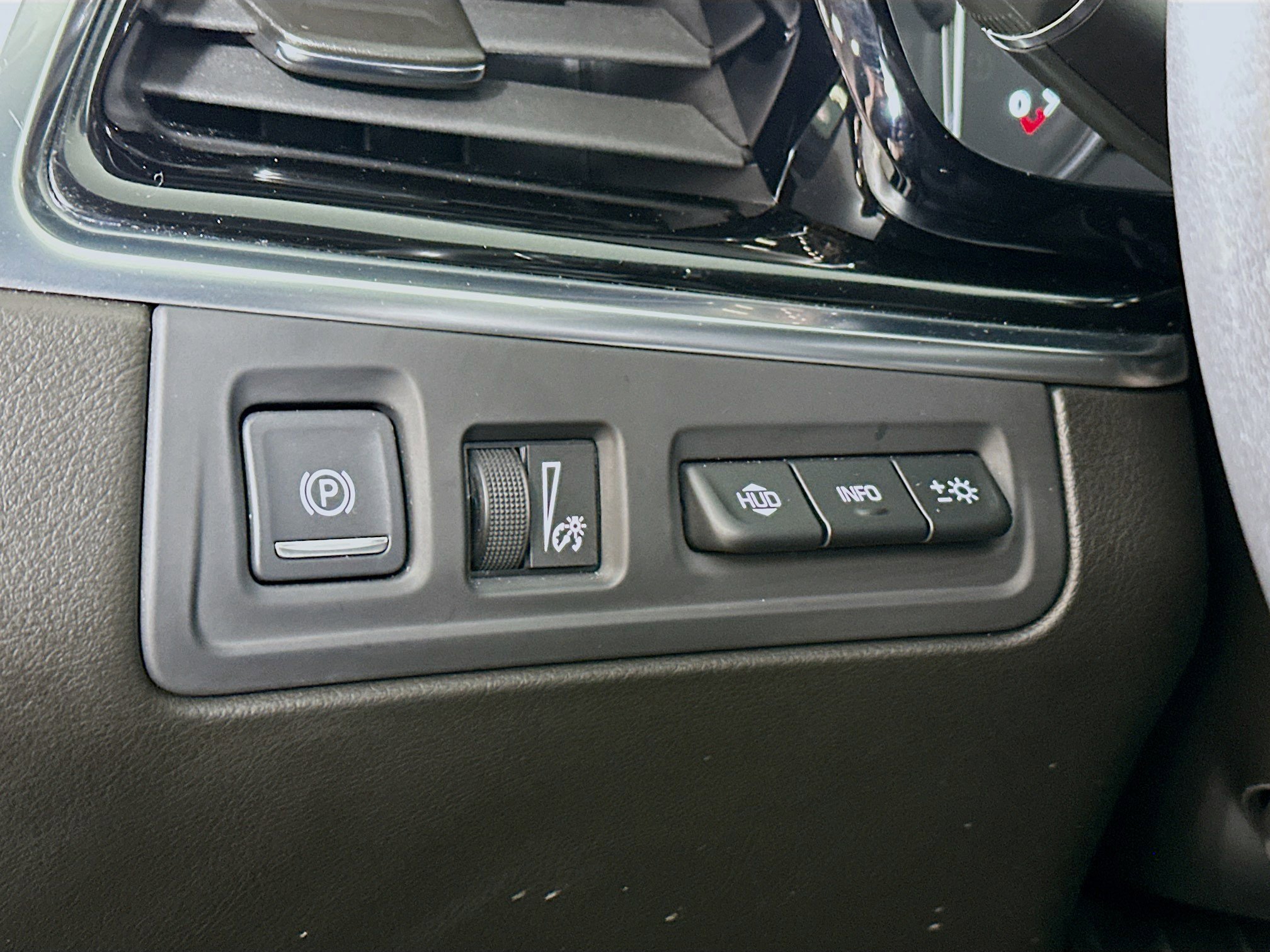 Used 2022 Cadillac XT6 Premium Luxury w/ Technology Package image 10