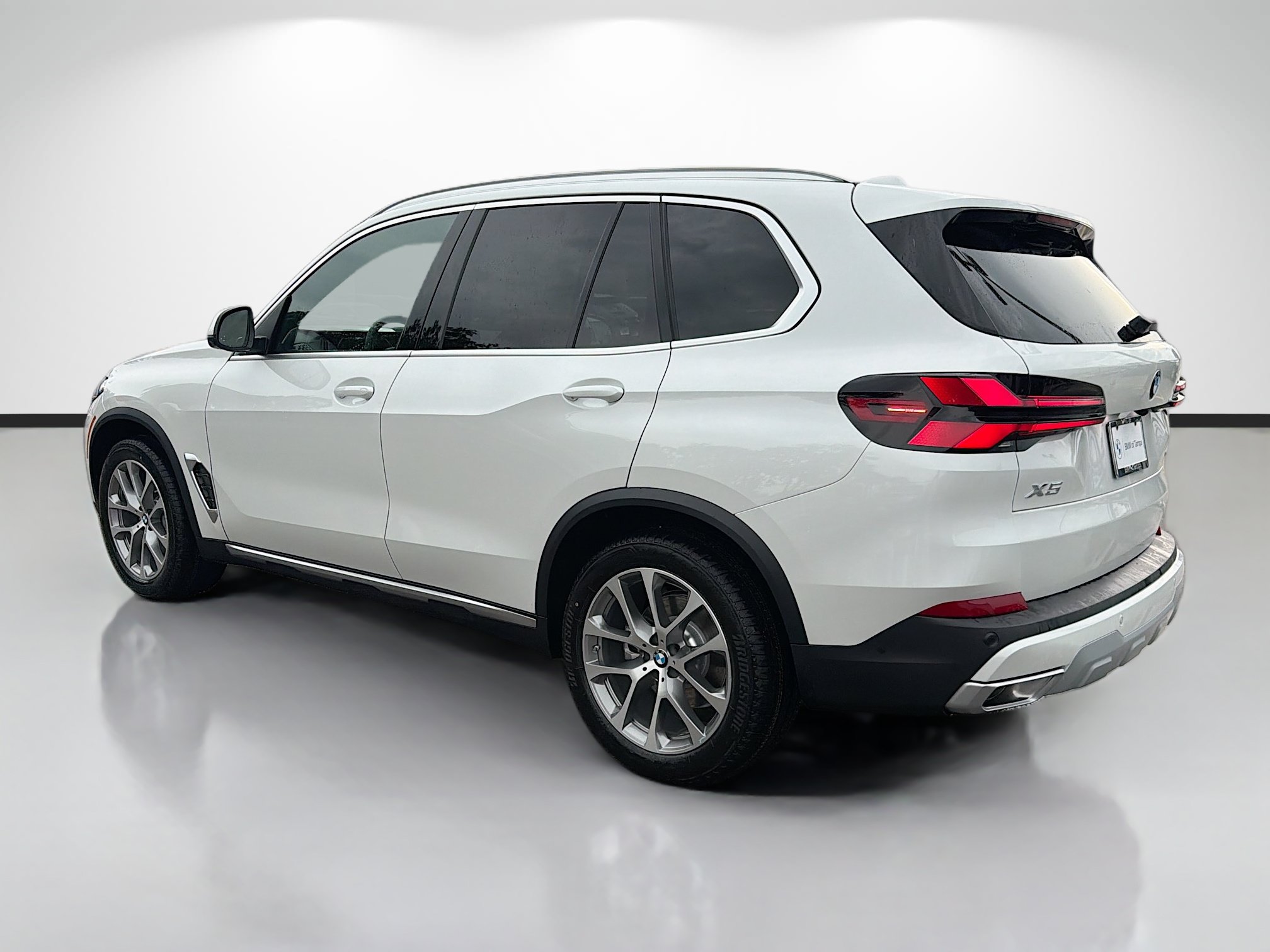 New 2026 BMW X5 xDrive40i w/ Premium Package AWD/4WD image 5