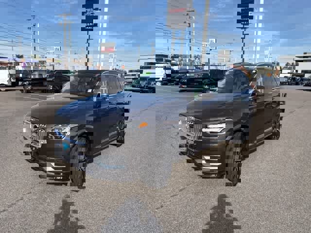 Used 2023 Volvo XC90 B6 Plus w/ Protection Package image 3