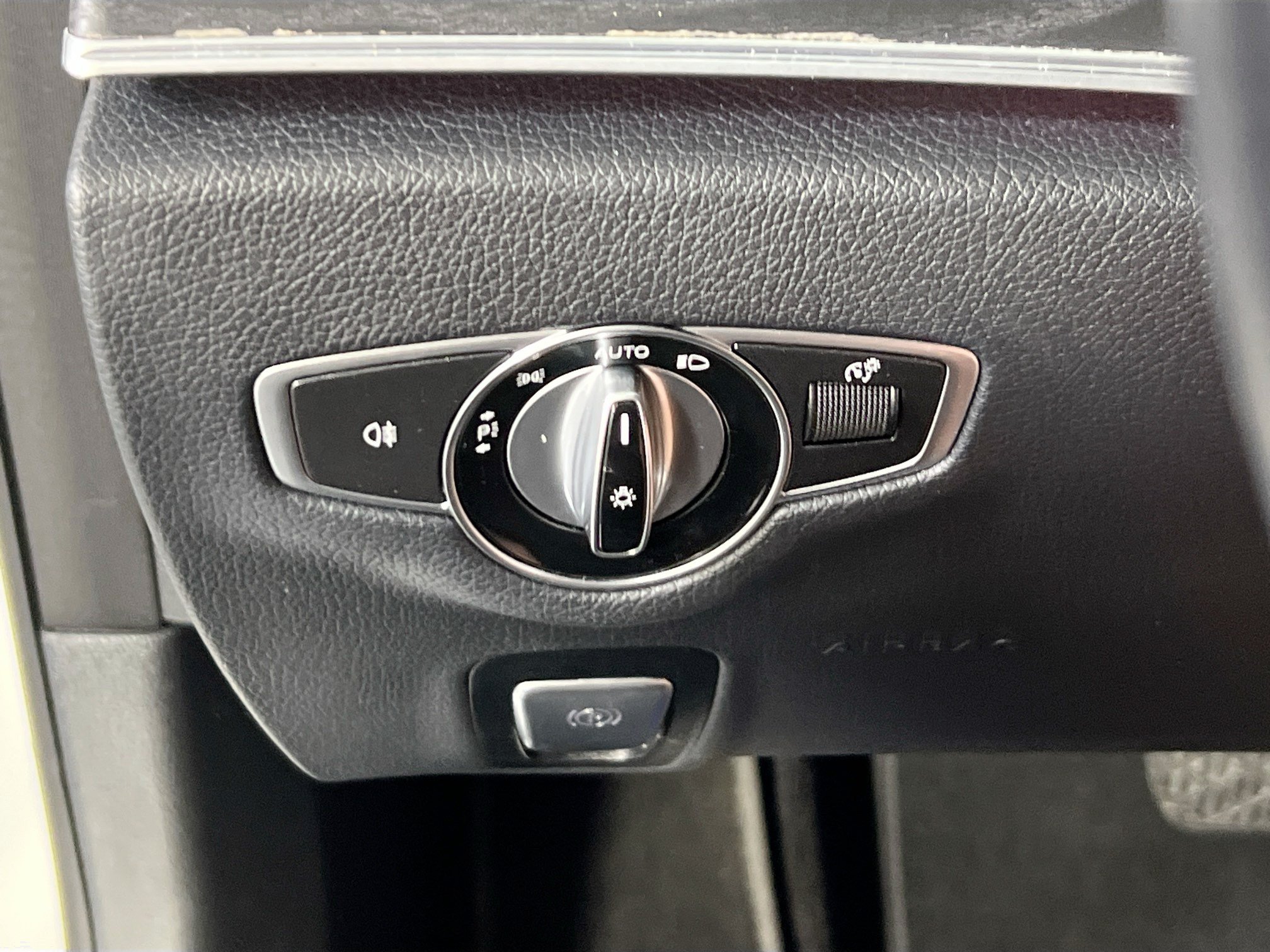 Used 2019 Mercedes-Benz E 300 4MATIC image 10